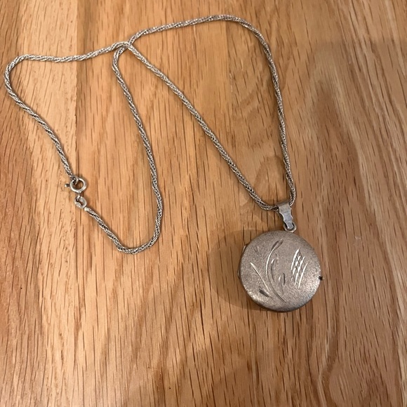 Beautiful vintage Italian sterling silver memory locket - Picture 1 of 7